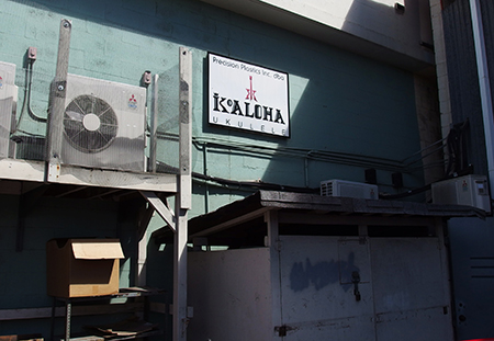 コアロハ・ウクレレ ハワイ工場を見学