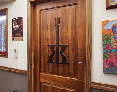 コアロハ・ウクレレ ハワイ工場を見学