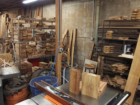 コアロハ・ウクレレ ハワイ工場を見学