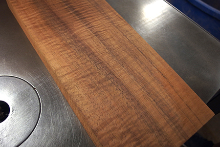 コアロハ・ウクレレ ハワイ工場を見学