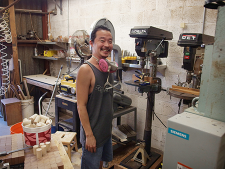 コアロハ・ウクレレ ハワイ工場を見学