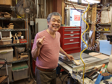 コアロハ・ウクレレ ハワイ工場を見学