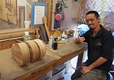 コアロハ・ウクレレ ハワイ工場を見学