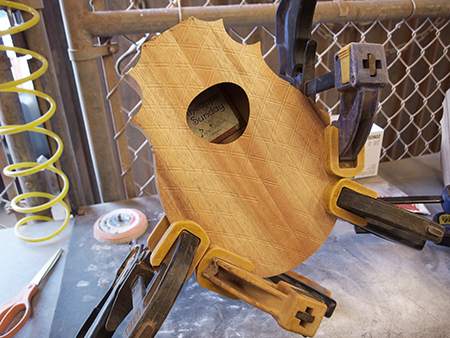 コアロハ・ウクレレ ハワイ工場を見学