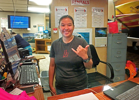 ハンズヒーデマンサーフスクールでサーフィンのレッスン