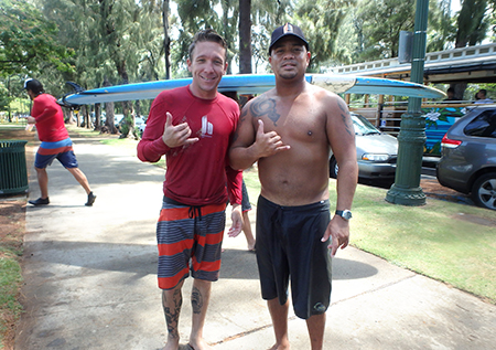 ハンズヒーデマンサーフスクールでサーフィンのレッスン