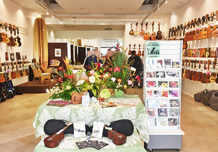 ワイキキにオープンしたザ・ウクレレストア