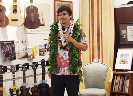 ワイキキにオープンしたザ・ウクレレストア