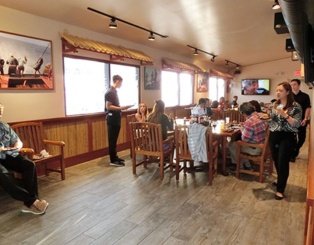 ハワイの人気シーフードレストラン アンクルズフィッシュマーケット