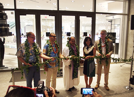 インターナショナルマーケットプレイスのサックスフィフスアベニュース