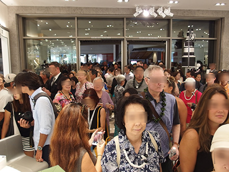 インターナショナルマーケットプレイスのサックスフィフスアベニュー