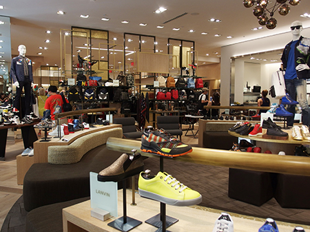 インターナショナルマーケットプレイスのサックスフィフスアベニュー