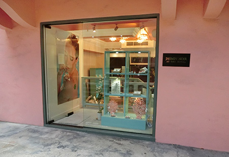 ロイヤルハワイアンホテル内のジュエリーショップ ジャスミンノワール