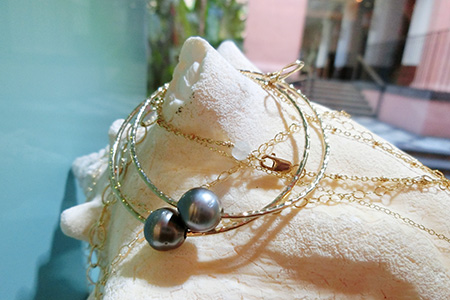 ロイヤルハワイアンホテル内のジュエリーショップ ジャスミンノワール